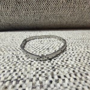Elegant Silver Women's Bracelet